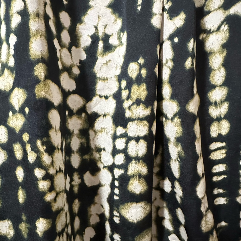 Banana Republic Black and Cream Patterned Blouse- Large - Picture 2 of 4